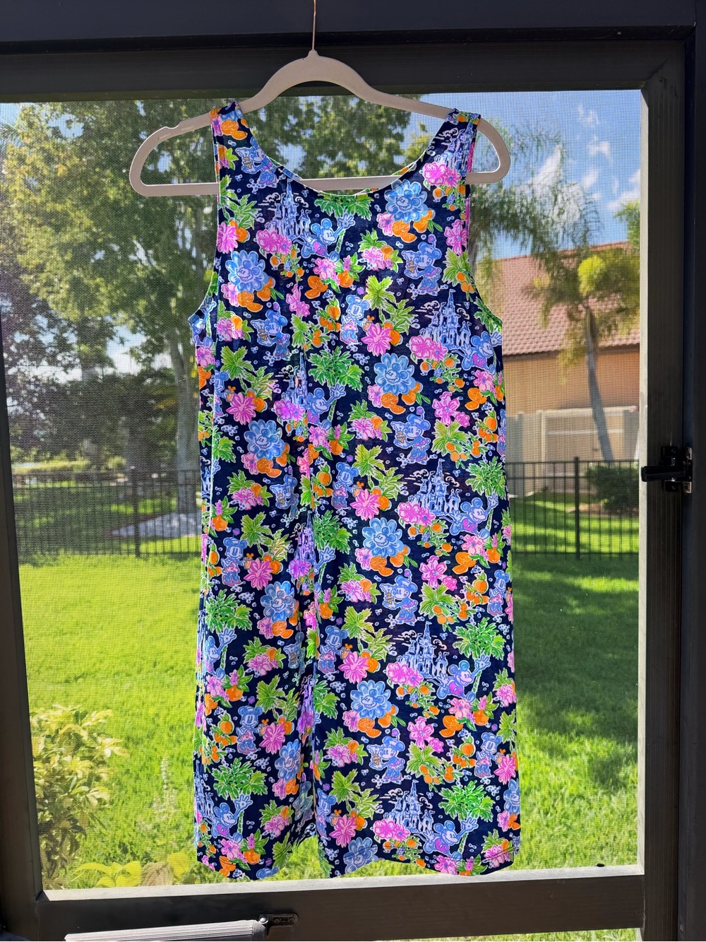 Disney x Lilly Pulitzer Loves Mickey size M NwOT